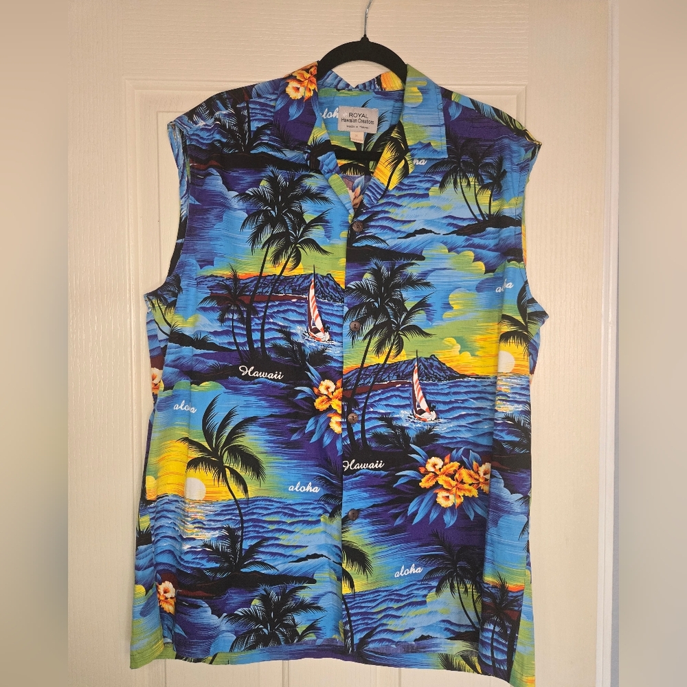 Vintagw Hawaiian Sleeveless Shirt with Tropical Print